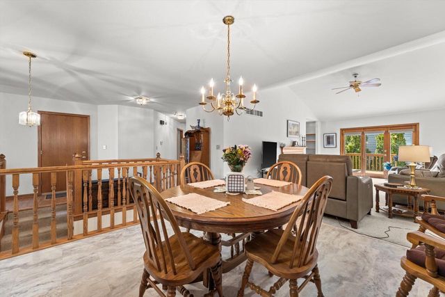 308 King William COURT, Waukesha, WI 53186