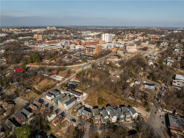 146 E South Street, Fayetteville, AR 72701