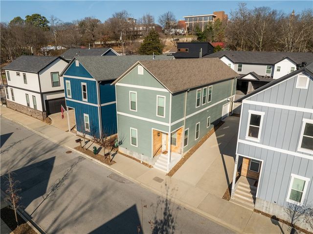 146 E South Street, Fayetteville, AR 72701