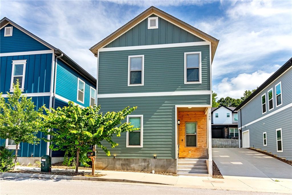 146 E South Street, Fayetteville, AR 72701