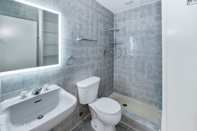 1040 Cherokee Rd APT F6, Louisville, KY 40204