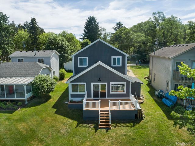 3515 Highland Boulevard, Highland Charter Township, MI 48356