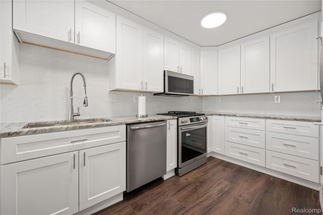 3515 Highland Boulevard, Highland Charter Township, MI 48356