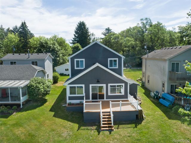 3515 Highland Boulevard, Highland Charter Township, MI 48356