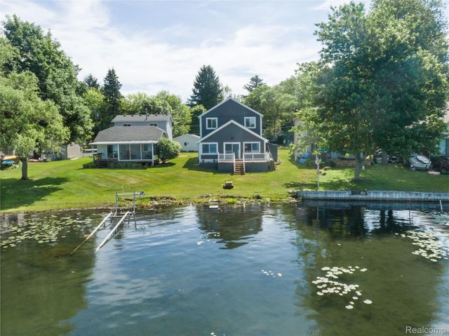3515 Highland Boulevard, Highland Charter Township, MI 48356