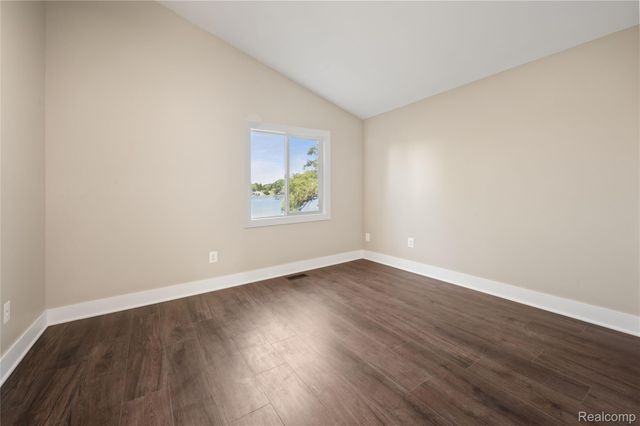 3515 Highland Boulevard, Highland Charter Township, MI 48356
