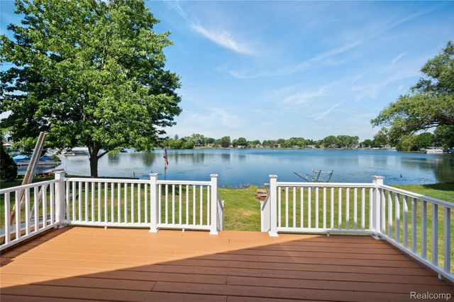 3515 Highland Boulevard, Highland Charter Township, MI 48356