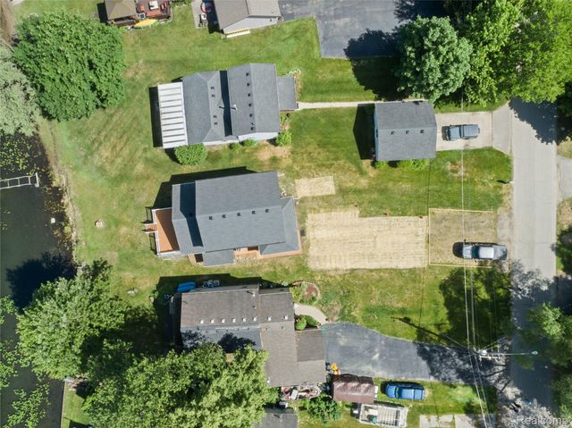 3515 Highland Boulevard, Highland Charter Township, MI 48356