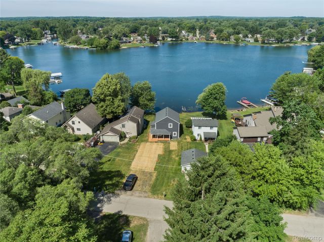 3515 Highland Boulevard, Highland Charter Township, MI 48356