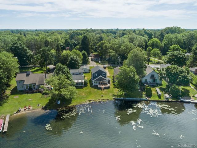 3515 Highland Boulevard, Highland Charter Township, MI 48356