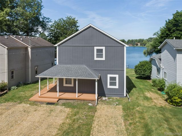 3515 Highland Boulevard, Highland Charter Township, MI 48356