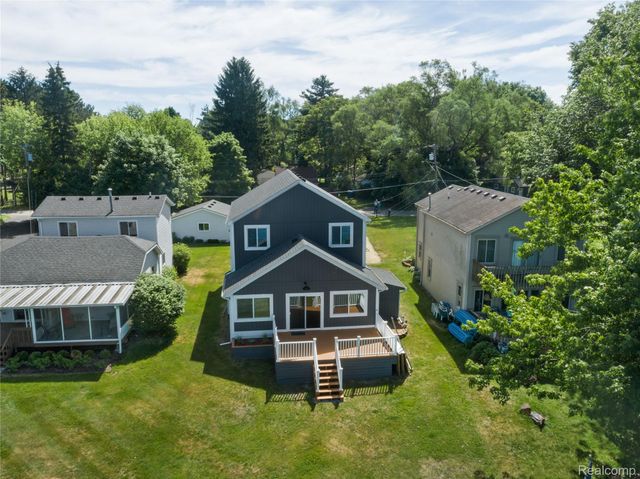 3515 Highland Boulevard, Highland Charter Township, MI 48356
