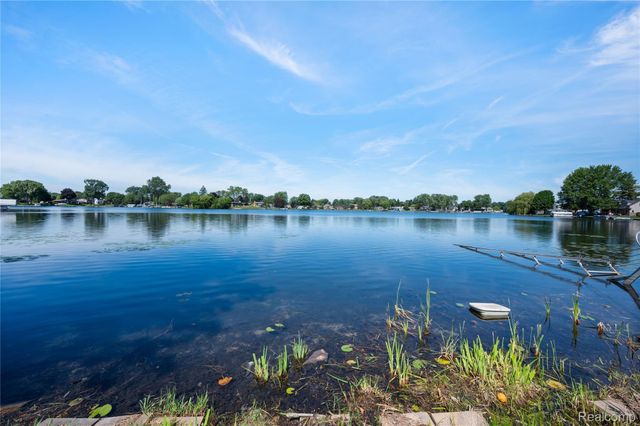 3515 Highland Boulevard, Highland Charter Township, MI 48356