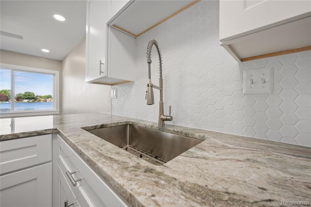 3515 Highland Boulevard, Highland Charter Township, MI 48356