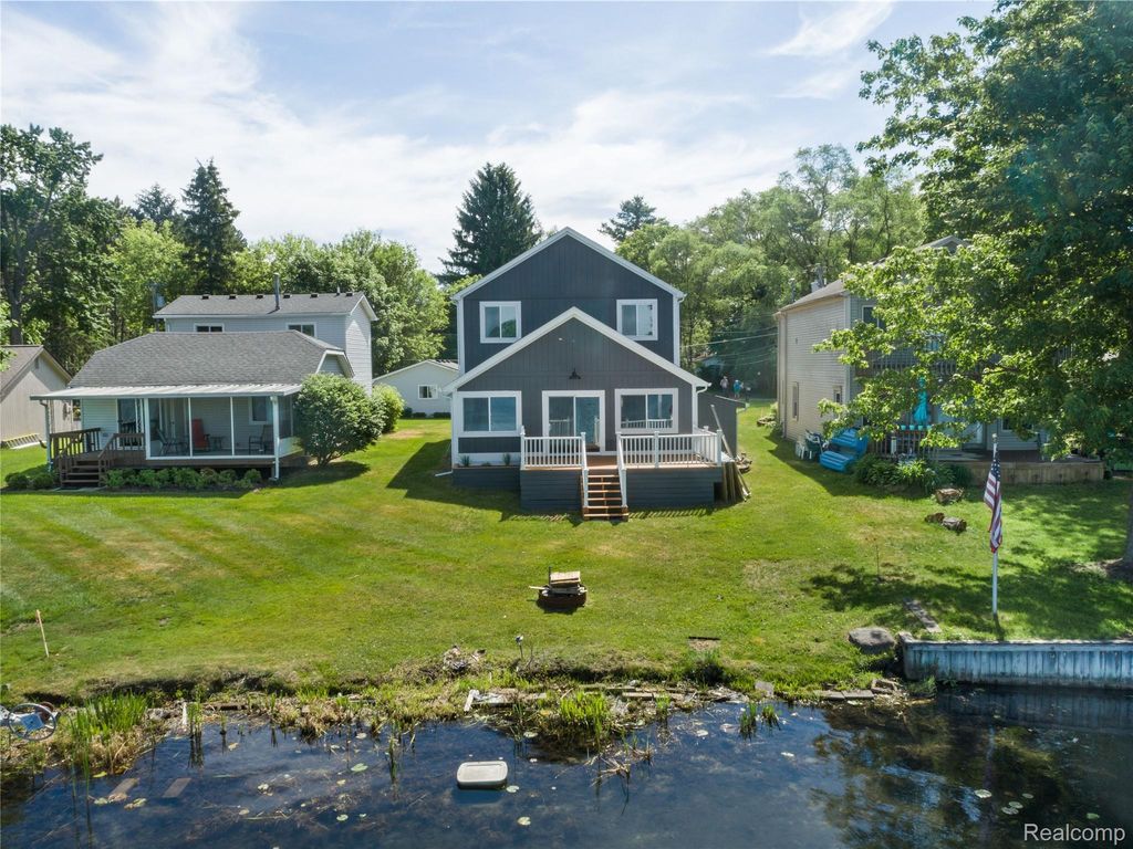 3515 Highland Boulevard, Highland Charter Township, MI 48356