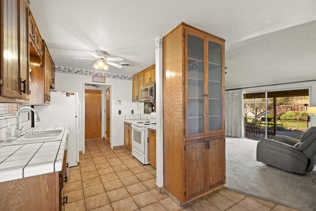 1001 Zinfandel Pl, Modesto, CA 95351