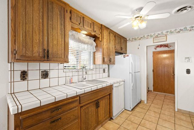 1001 Zinfandel Pl, Modesto, CA 95351