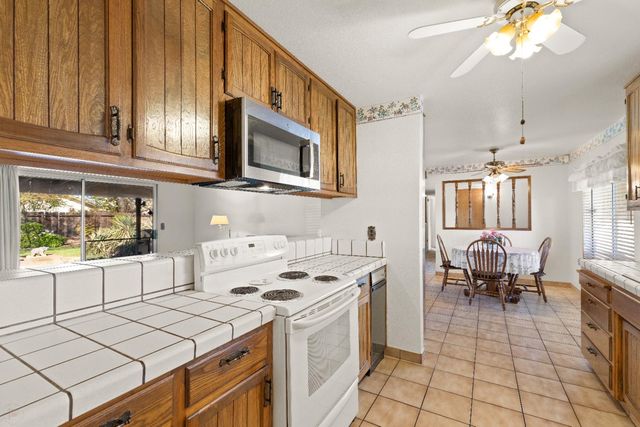 1001 Zinfandel Pl, Modesto, CA 95351