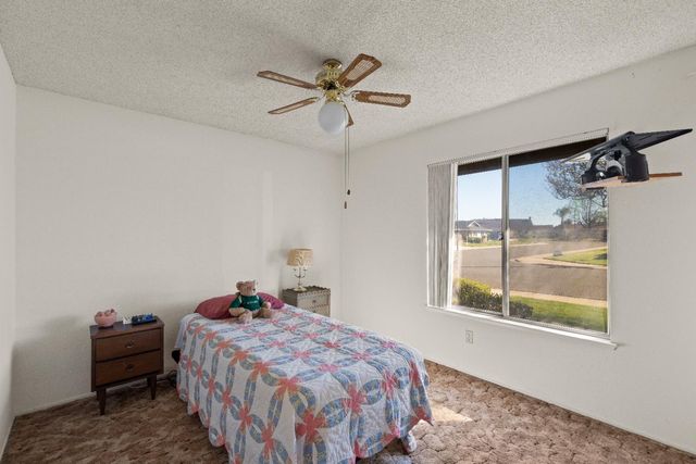 1001 Zinfandel Pl, Modesto, CA 95351