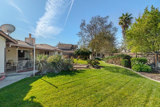 1001 Zinfandel Pl, Modesto, CA 95351