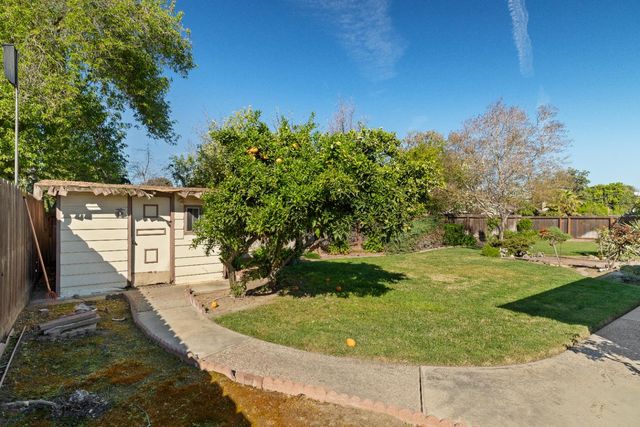 1001 Zinfandel Pl, Modesto, CA 95351