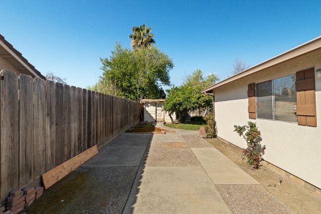 1001 Zinfandel Pl, Modesto, CA 95351