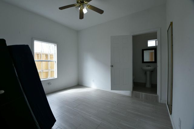 5817 Gaston Street B, Houston, TX 77016