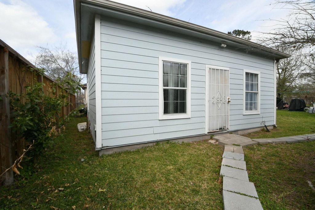 5817 Gaston Street B, Houston, TX 77016