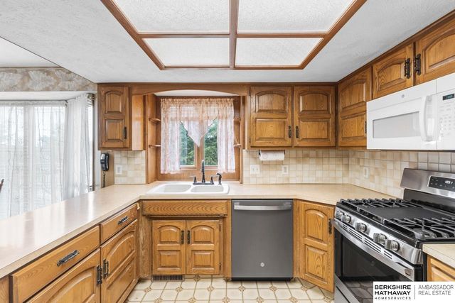 707 S Fillmore Street, Papillion, NE 68046