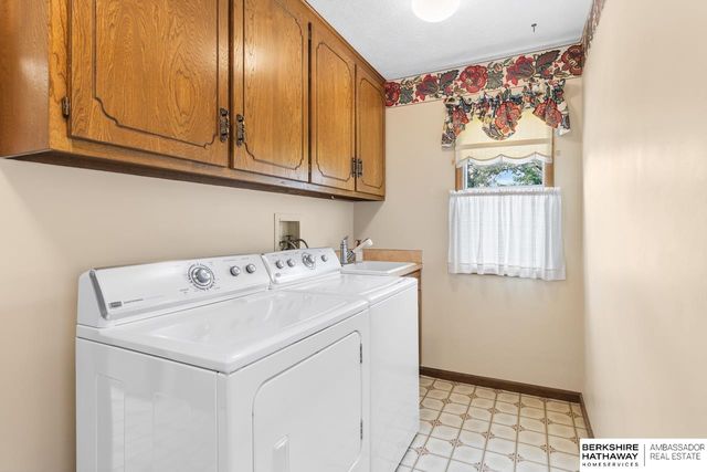 707 S Fillmore Street, Papillion, NE 68046