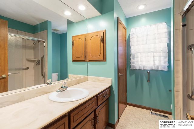 707 S Fillmore Street, Papillion, NE 68046