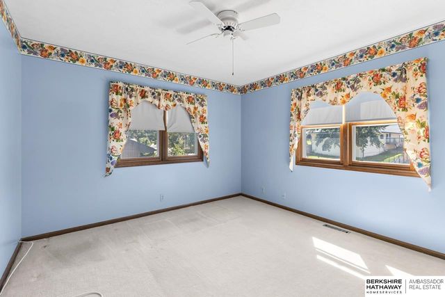 707 S Fillmore Street, Papillion, NE 68046