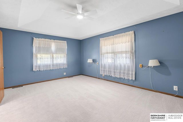 707 S Fillmore Street, Papillion, NE 68046