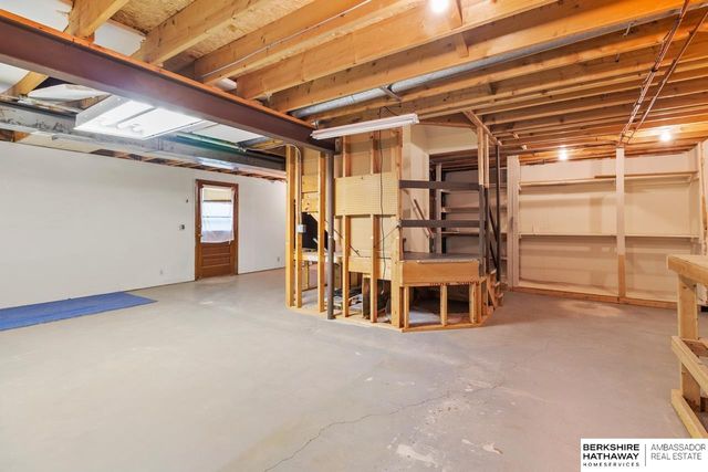 707 S Fillmore Street, Papillion, NE 68046