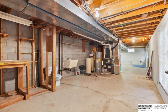 707 S Fillmore Street, Papillion, NE 68046