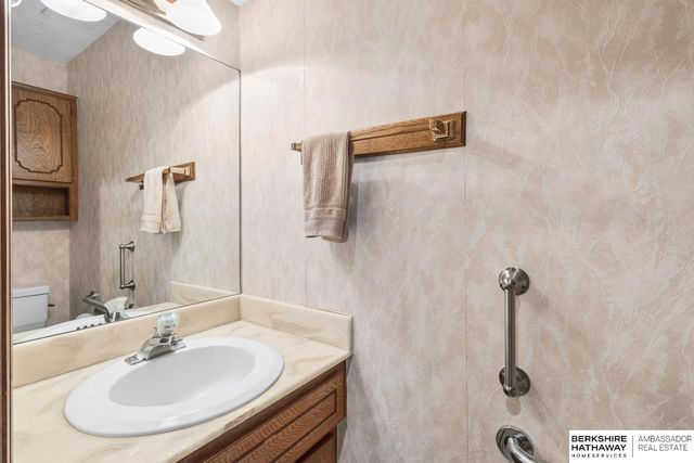 707 S Fillmore Street, Papillion, NE 68046