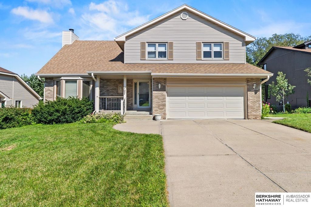 707 S Fillmore Street, Papillion, NE 68046