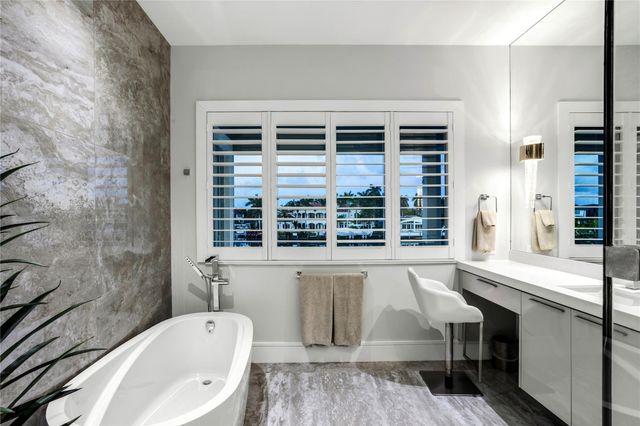 3129 NE 31st Avenue, Lighthouse Point, FL 33064