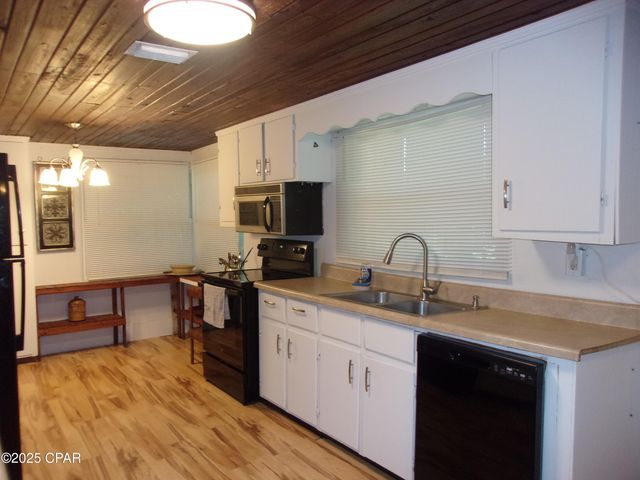 3310 Jackson Avenue, Vernon, FL 32462