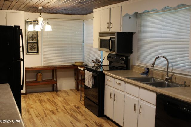 3310 Jackson Avenue, Vernon, FL 32462