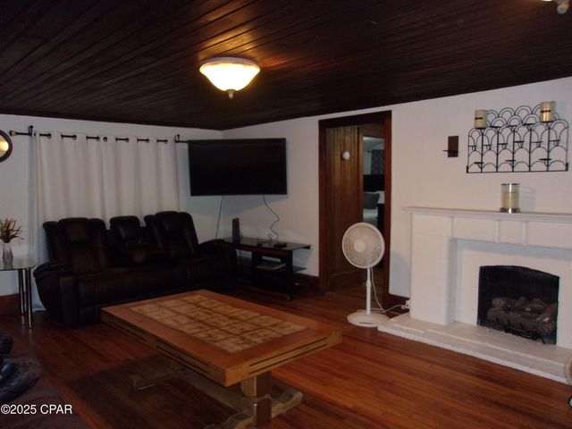 3310 Jackson Avenue, Vernon, FL 32462