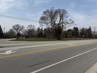 10401 N CEDARBURG ROAD, Mequon, WI 53092