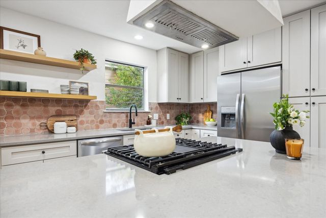 2310 Stratford DR, Round Rock, TX 78664