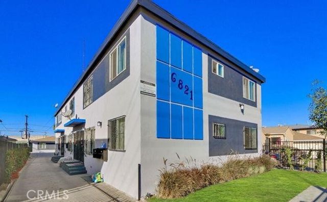 6821 11th Ave., Los Angeles, CA 90043