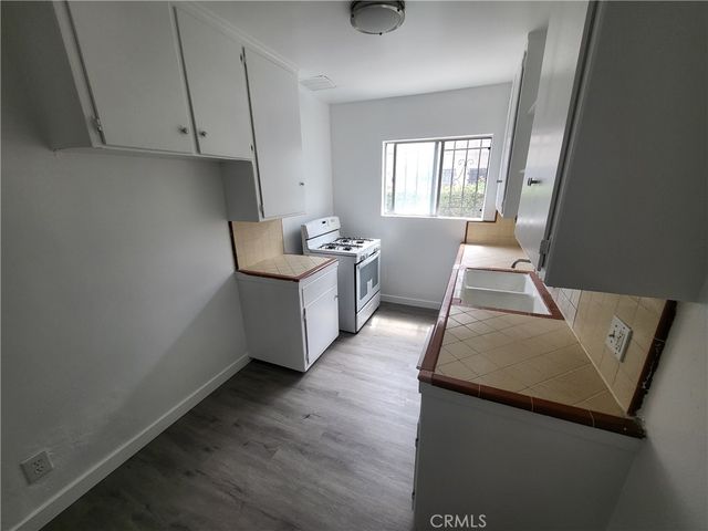 6821 11th Ave., Los Angeles, CA 90043