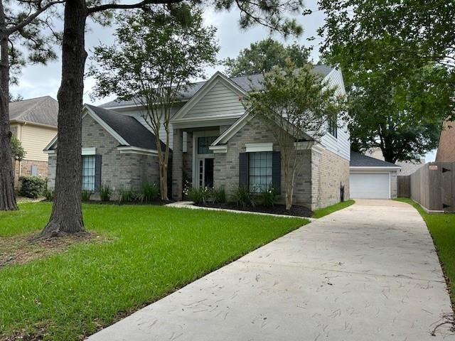 2102 Autumn Cove Drive, League City, TX 77573