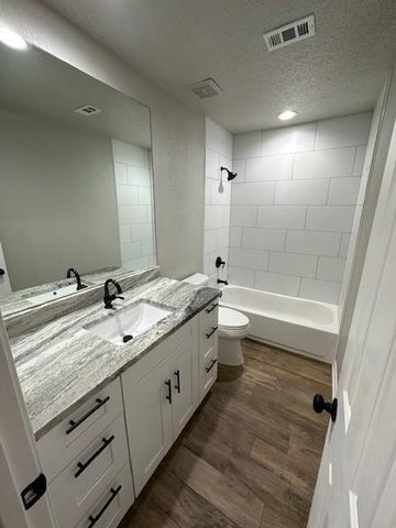 2102 Autumn Cove Drive, League City, TX 77573