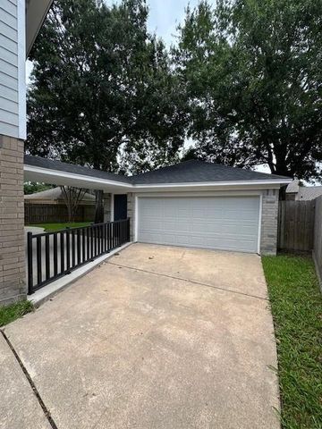 2102 Autumn Cove Drive, League City, TX 77573