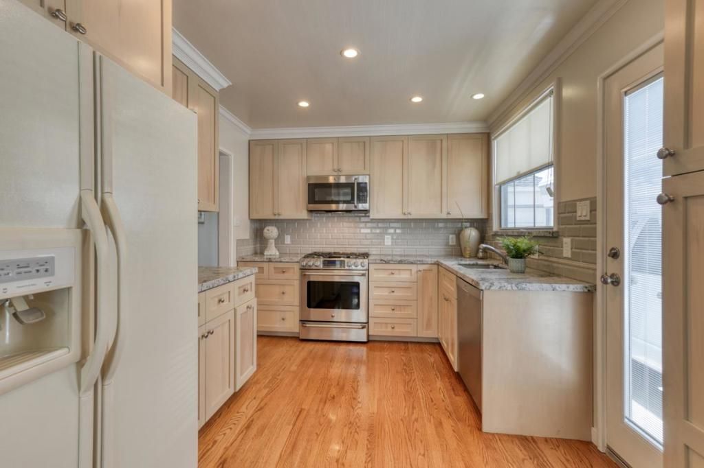 Image 11 of property listing at 418 Fairway Drive, South San Francisco, CA 94080