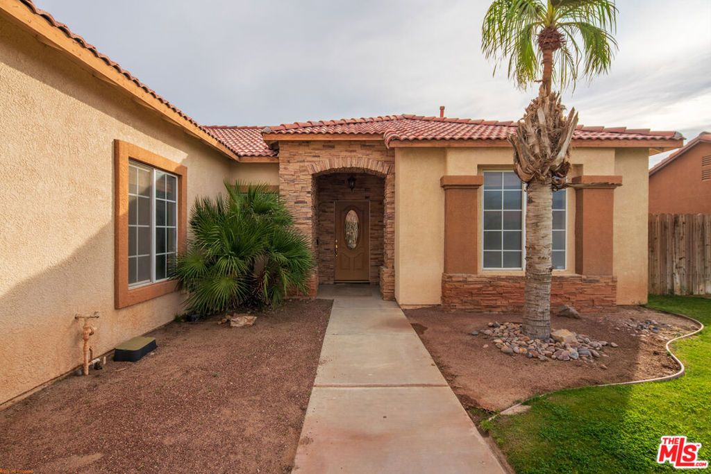Image 4 of property listing at 31320 Via Pared, Thousand Palms, CA 92276